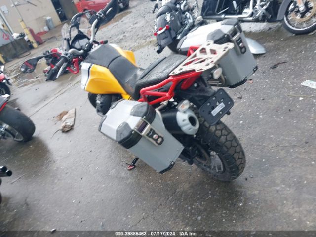 2022 MOTO GUZZI V85 TT ZGUKYUA04NM000877 Photo 2