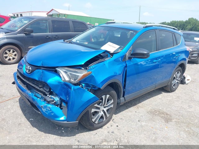 Toyota RAV4 LE 2016 JTMZFREV5GJ095206 Image 2