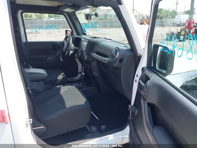 1C4BJWDG5GL134351 Jeep Wrangler Unlimited Sport