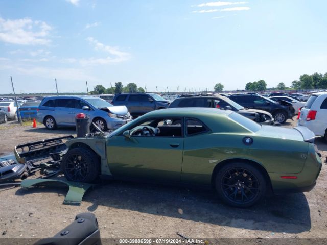 2C3CDZFJ6JH175327 Dodge Challenger 392 Hemi Scat Pack Shaker