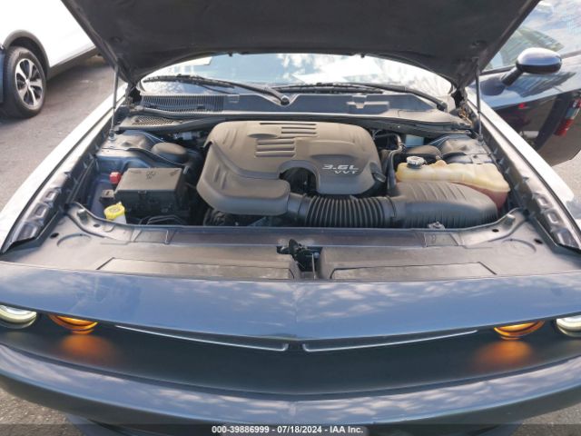 2C3CDZAG8JH172179 Dodge Challenger Sxt