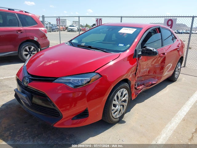Toyota COROLLA LE 2018 5YFBURHE0JP845858 Image 2
