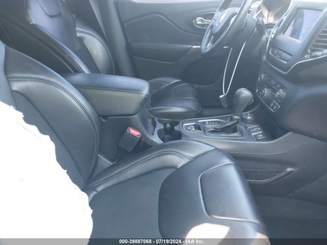 1C4PJMLB2KD379384 Jeep Cherokee Latitude Plus 4x4