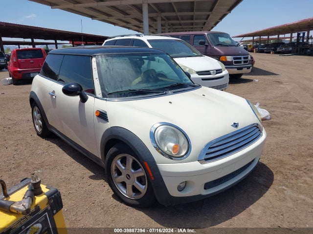 2008 MINI COOPER WMWMF33518TT62354 Photo 0