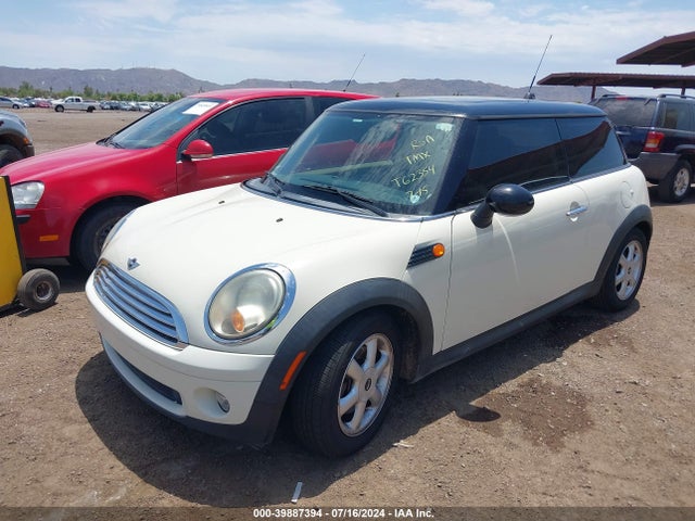 2008 MINI COOPER WMWMF33518TT62354 Photo 1