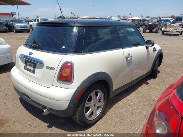 2008 MINI COOPER WMWMF33518TT62354 Photo 3