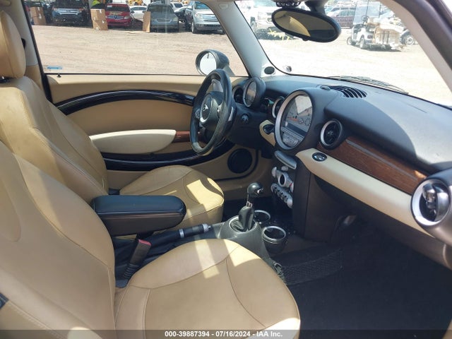 2008 MINI COOPER WMWMF33518TT62354 Photo 4