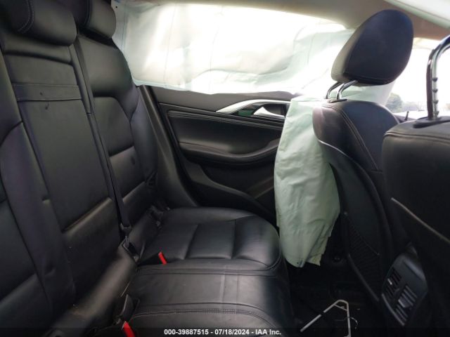 SJKCH5CP1HA025472 Infiniti Qx30 Premium