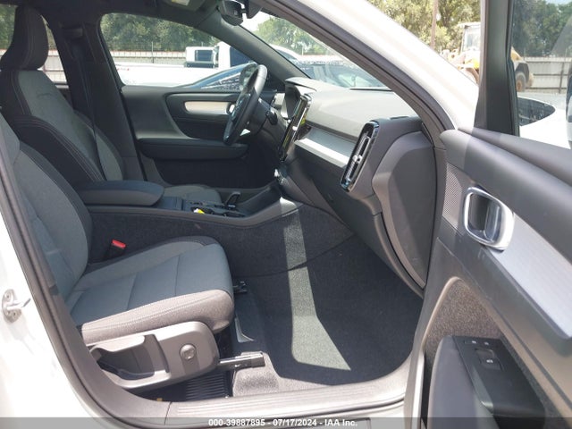 YV4L12UK0R2210291 Volvo Xc40 B5 Core Dark Theme