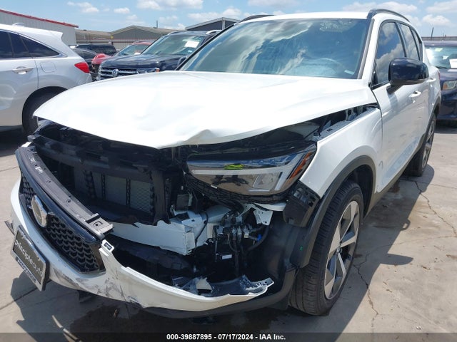 YV4L12UK0R2210291 Volvo Xc40 B5 Core Dark Theme