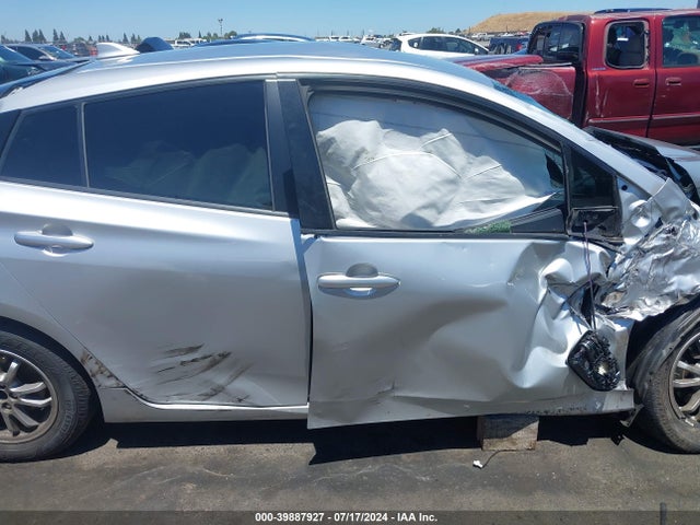 Toyota Prius Two 2016 JTDKBRFU0G3518409 Image 13