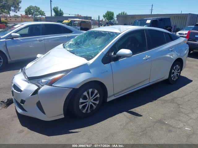 Toyota Prius Two 2016 JTDKBRFU0G3518409 Image 2