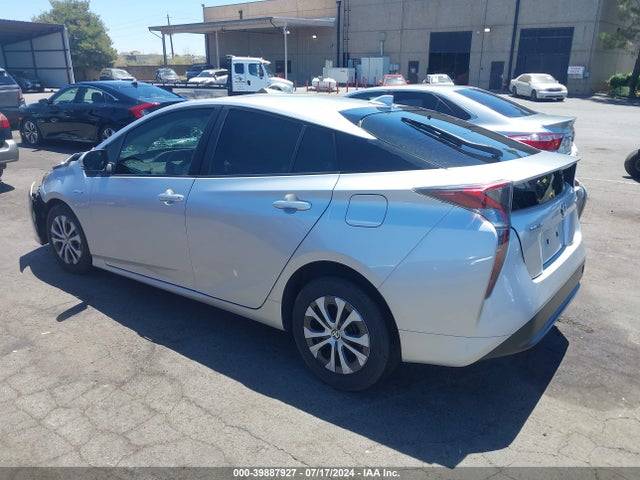 Toyota Prius Two 2016 JTDKBRFU0G3518409 Image 3