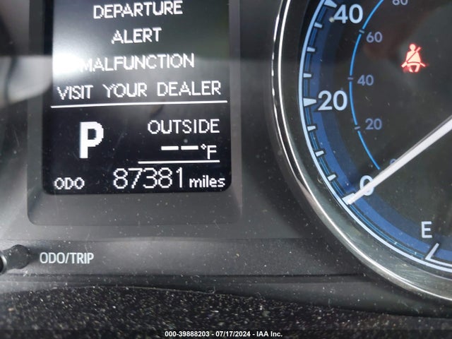 Toyota COROLLA LE 2018 5YFBURHE1JP852463 Image 15