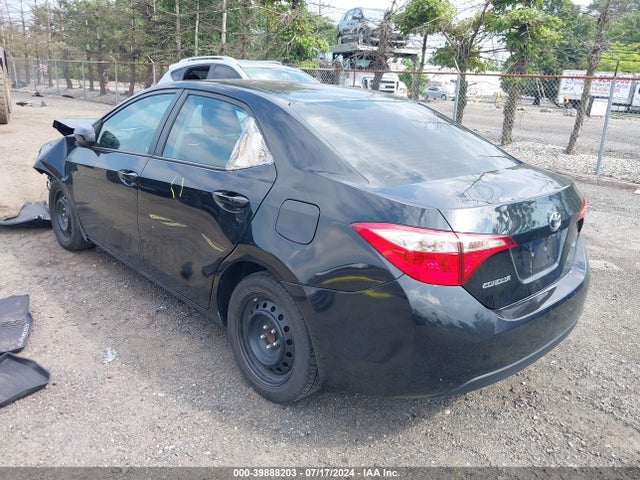 Toyota COROLLA LE 2018 5YFBURHE1JP852463 Image 3