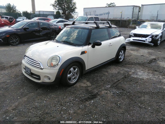 2011 MINI COOPER WMWSU3C54BT095943 Photo 1