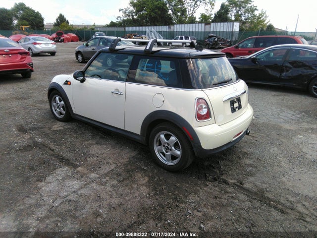 2011 MINI COOPER WMWSU3C54BT095943 Photo 2