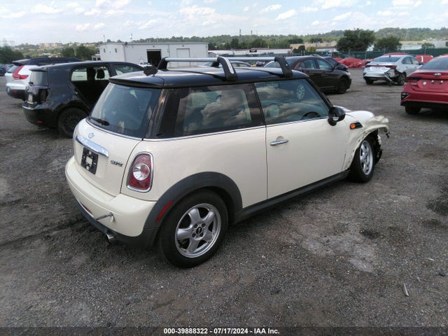 2011 MINI COOPER WMWSU3C54BT095943 Photo 3