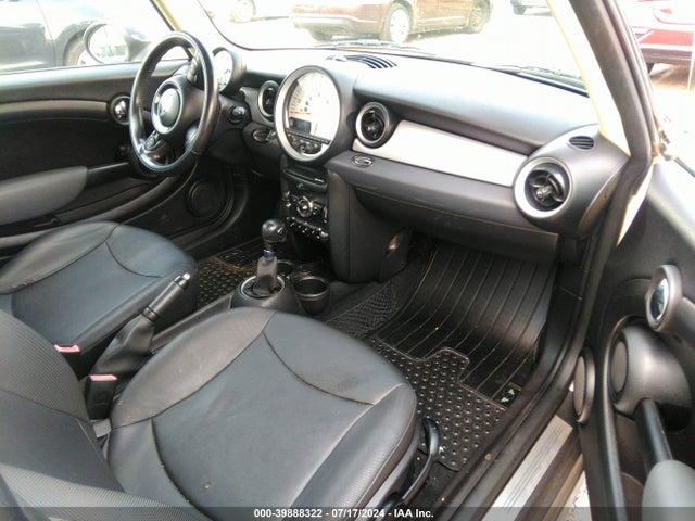 2011 MINI COOPER WMWSU3C54BT095943 Photo 4