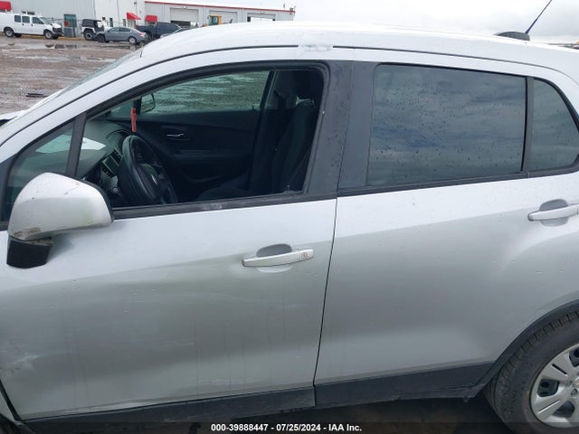 Chevrolet TRAX LS 2019 3GNCJKSB8KL162041 Image 14