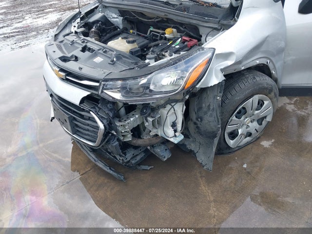 Chevrolet TRAX LS 2019 3GNCJKSB8KL162041 Image 6