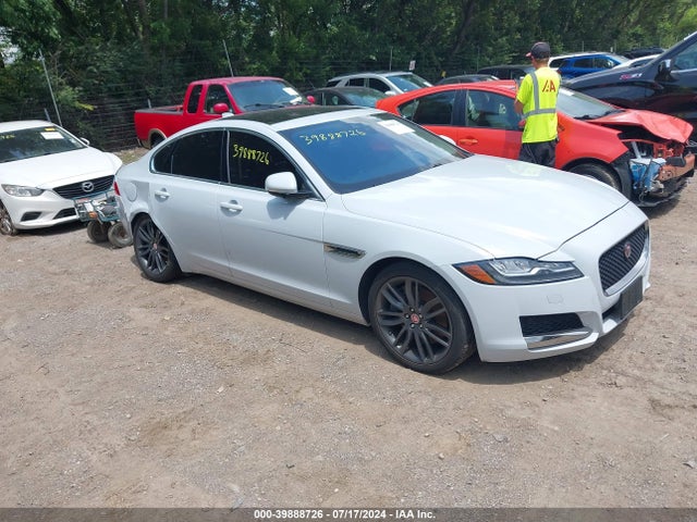 2016 JAGUAR XF SAJBK4BV8GCY05760 Photo 0