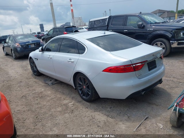 2016 JAGUAR XF SAJBK4BV8GCY05760 Photo 2
