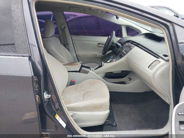 Toyota Prius Two 2014 JTDKN3DU2E0368535 Image 5