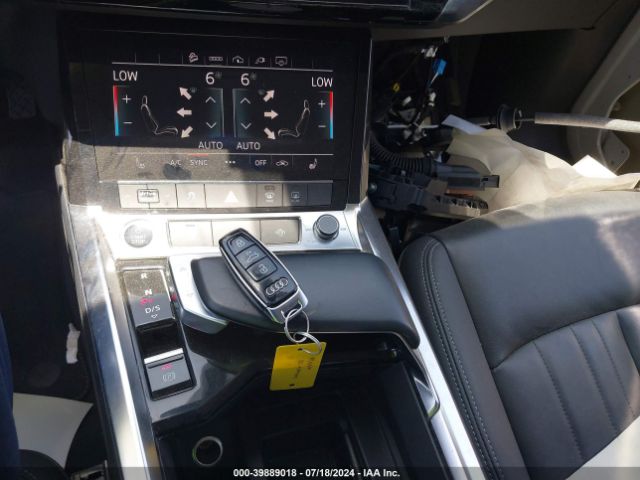 WA1AAAGE6NB002477 Audi E-tron Premium Quattro