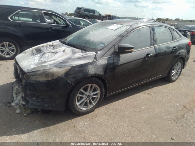Ford FOCUS SE 2017 1FADP3F24HL265396 Image 2