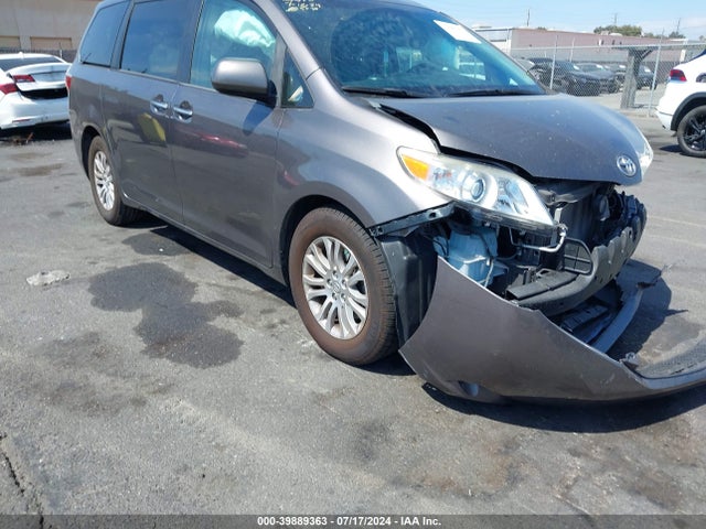 Toyota Sienna Xle 8 Passenger 2016 5TDYK3DCXGS701364 zdjęcie główne
