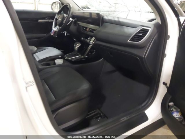 KNDERCAA1R7528008 KIA SELTOS EX