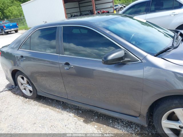 4T1BF1FK1EU330568 Toyota CAMRY SE