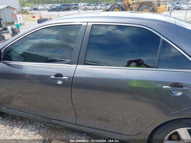 4T1BF1FK1EU330568 Toyota CAMRY SE