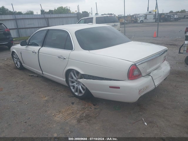 2008 JAGUAR XJ SAJWA79B68SH21447 Photo 2