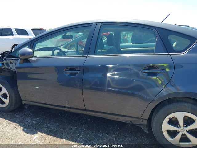 Toyota Prius Two 2014 JTDKN3DU0E0381557 Image 15