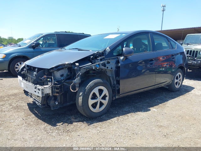 Toyota Prius Two 2014 JTDKN3DU0E0381557 Image 2