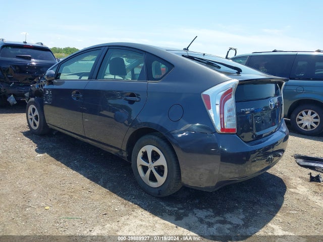 Toyota Prius Two 2014 JTDKN3DU0E0381557 Image 3