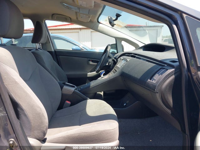 Toyota Prius Two 2014 JTDKN3DU0E0381557 Image 5