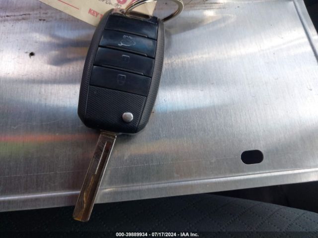 5XYPG4A51GG043780 KIA Sorento 3.3l Lx