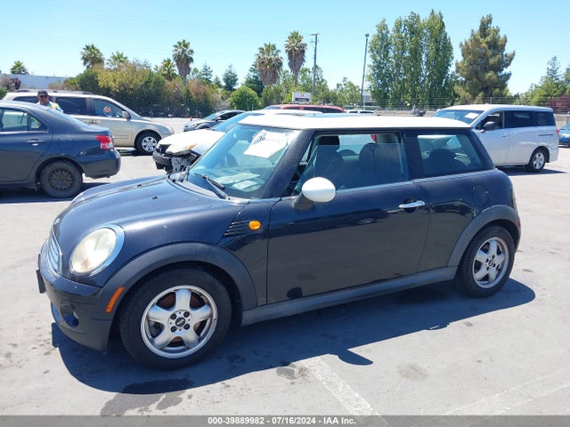 2008 MINI COOPER WMWMF33508TT62569 Photo 1