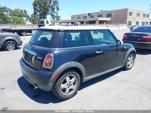 2008 MINI COOPER WMWMF33508TT62569 Photo 3