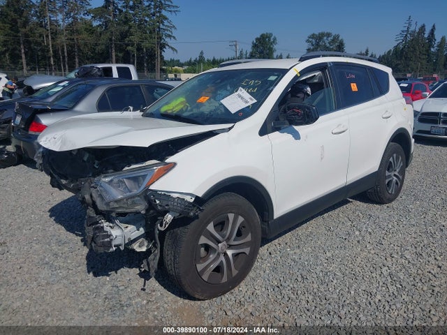 Toyota RAV4 LE 2018 JTMBFREV3JJ177413 Image 2