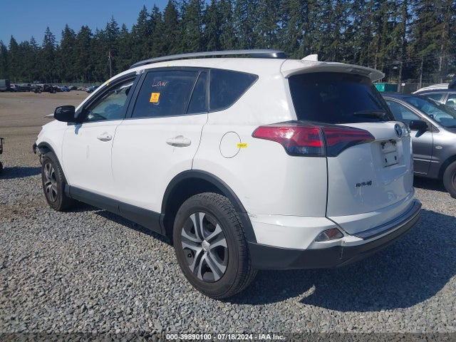 Toyota RAV4 LE 2018 JTMBFREV3JJ177413 Image 3