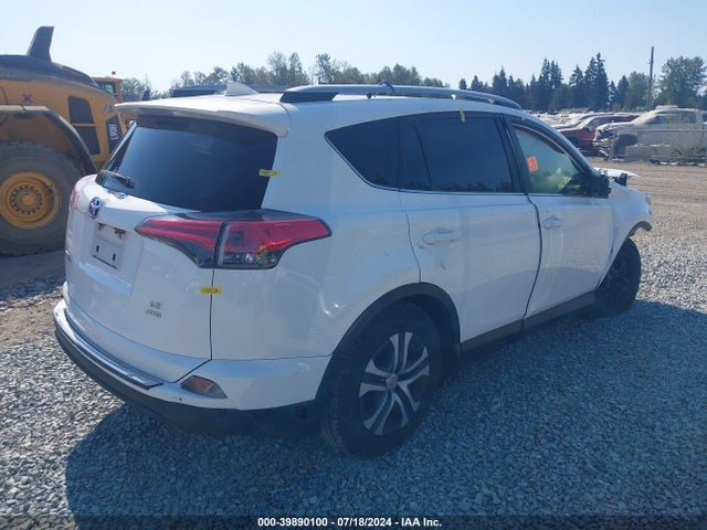 Toyota RAV4 LE 2018 JTMBFREV3JJ177413 Image 4