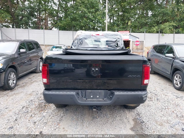 1C6RR7GG6LS142250 RAM 1500 Classic Warlock Quad Cab 4x4 6'4 Box
