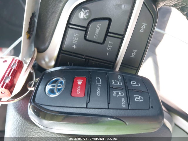 Toyota SIENNA XLE 2021 5TDJSKFC6MS032224 Image 11