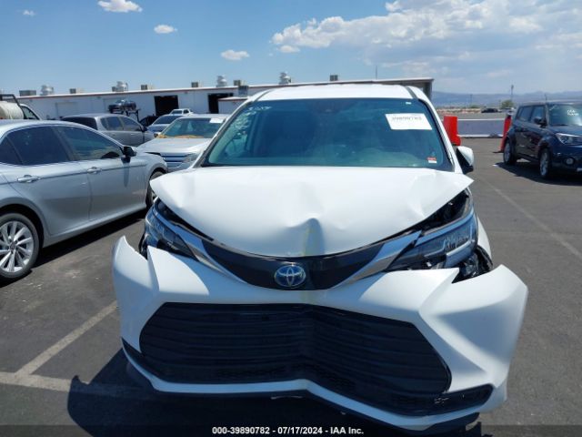 5TDKRKEC7NS118743 Toyota SIENNA LE