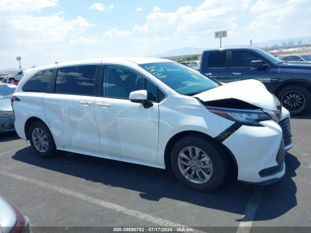 5TDKRKEC7NS118743 Toyota SIENNA LE