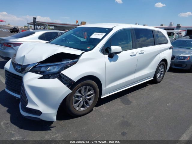 5TDKRKEC7NS118743 Toyota SIENNA LE